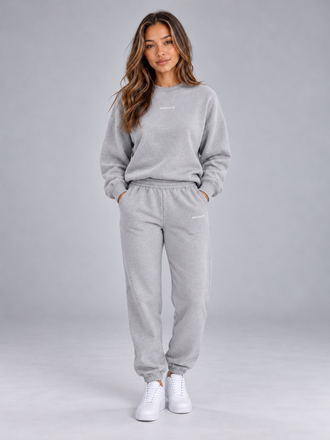 Women’s Oversized Tracksuit Set – Sweatshirt & Cuffed Joggers